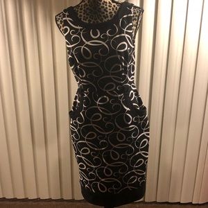 London Times Knee Length Dress